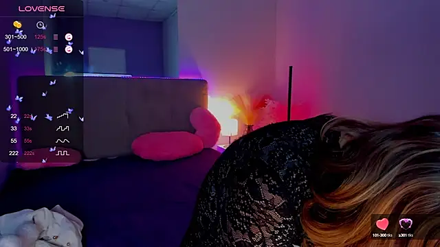 Snapshot of DellaRowe chatting on 09-30-25, 05:51 DellaRowe online show from 09-30-25, 05:51