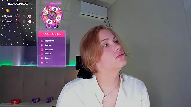 Snapshot of DellaRowe chatting on 10-19-25, 05:41 DellaRowe online show from 10-19-25, 05:41