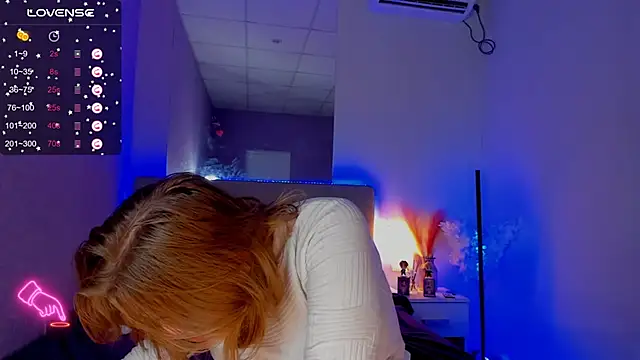 Snapshot of DellaRowe chatting on 11-12-25, 01:22 DellaRowe online show from 11-12-25, 01:22