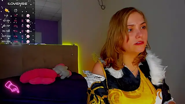 Snapshot of DellaRowe chatting on 11-17-25, 01:28 DellaRowe online show from 11-17-25, 01:28