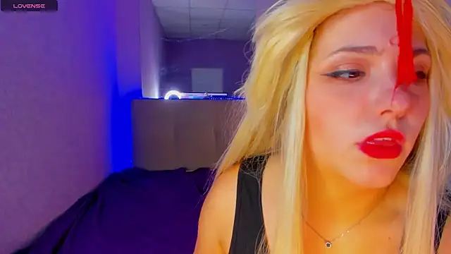 Snapshot of DellaRowe chatting on 11-22-25, 01:43 DellaRowe online show from 11-22-25, 01:43