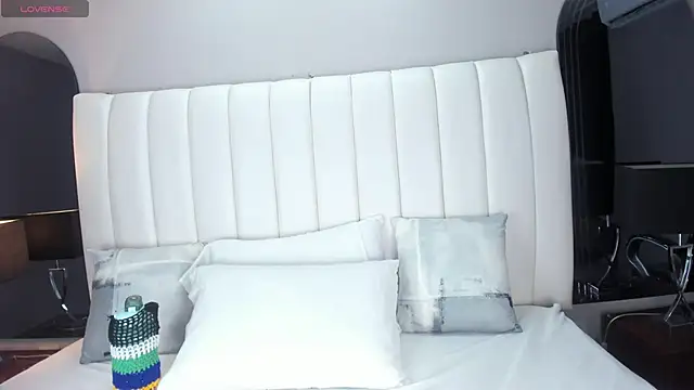 Snapshot of MelanieKlaus chatting on 02-08-25, 04:25 MelanieKlaus online show from 02-08-25, 04:25