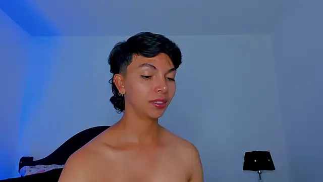 xhenisa  online show from 09-10-25, 09:37