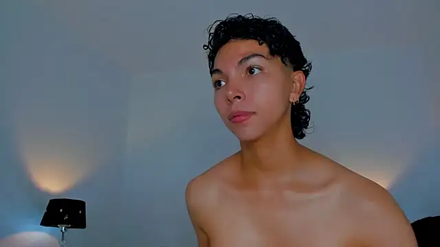 xhenisa  online show from 11-11-25, 06:30