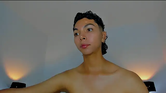 xhenisa  online show from 11-29-25, 10:57