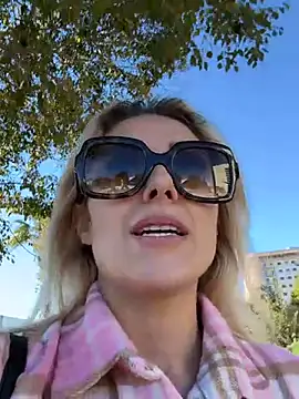 Snapshot of petrouchkaaa_ chatting on 12-21-24, 11:11 petrouchkaaa online show from 12-21-24, 11:11