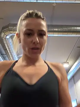 Snapshot of petrouchkaaa_ chatting on 01-10-25, 10:06 petrouchkaaa online show from 01-10-25, 10:06