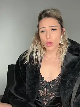 Snapshot of petrouchkaaa_ chatting on 01-10-25, 09:31 petrouchkaaa online show from 01-10-25, 09:31