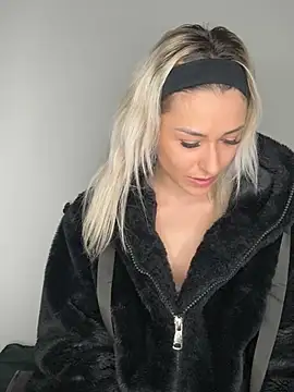 Snapshot of petrouchkaaa_ chatting on 01-12-25, 09:08 petrouchkaaa online show from 01-12-25, 09:08