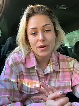 Snapshot of petrouchkaaa_ chatting on 01-30-25, 12:16 petrouchkaaa online show from 01-30-25, 12:16