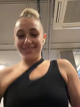 Snapshot of petrouchkaaa_ chatting on 02-24-25, 09:32 petrouchkaaa online show from 02-24-25, 09:32