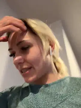 Snapshot of petrouchkaaa_ chatting on 02-25-25, 09:31 petrouchkaaa online show from 02-25-25, 09:31