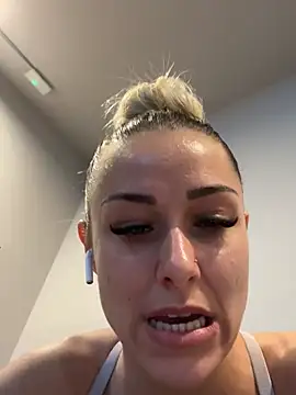 Snapshot of petrouchkaaa_ chatting on 02-27-25, 09:32 petrouchkaaa online show from 02-27-25, 09:32