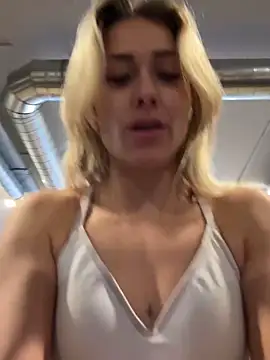 Snapshot of petrouchkaaa_ chatting on 03-07-25, 09:18 petrouchkaaa online show from 03-07-25, 09:18