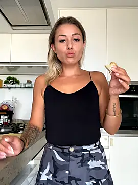 Snapshot of petrouchkaaa_ chatting on 09-09-25, 08:14 petrouchkaaa online show from 09-09-25, 08:14