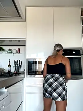 Snapshot of petrouchkaaa_ chatting on 09-15-25, 08:14 petrouchkaaa online show from 09-15-25, 08:14