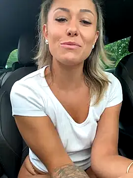 Snapshot of petrouchkaaa_ chatting on 09-30-25, 10:09 petrouchkaaa online show from 09-30-25, 10:09