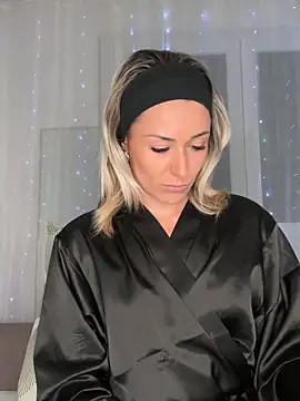 Snapshot of petrouchkaaa_ chatting on 10-01-25, 08:15 petrouchkaaa online show from 10-01-25, 08:15