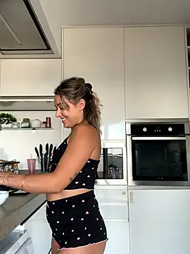 Snapshot of petrouchkaaa_ chatting on 10-17-25, 07:44 petrouchkaaa online show from 10-17-25, 07:44