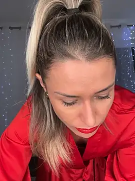 Snapshot of petrouchkaaa_ chatting on 11-04-25, 09:25 petrouchkaaa online show from 11-04-25, 09:25