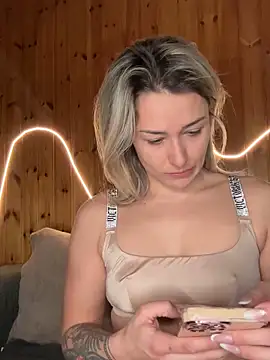 petrouchkaaa  online show from 02-01-26, 09:30