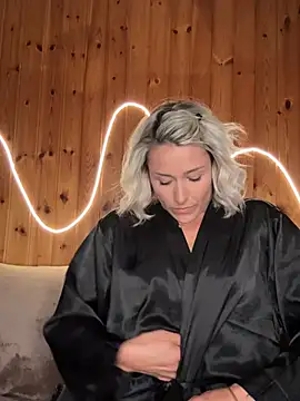 petrouchkaaa  online show from 04-13-26, 07:52