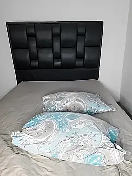 LarissaGaby01 online show from 01-03-25, 10:08