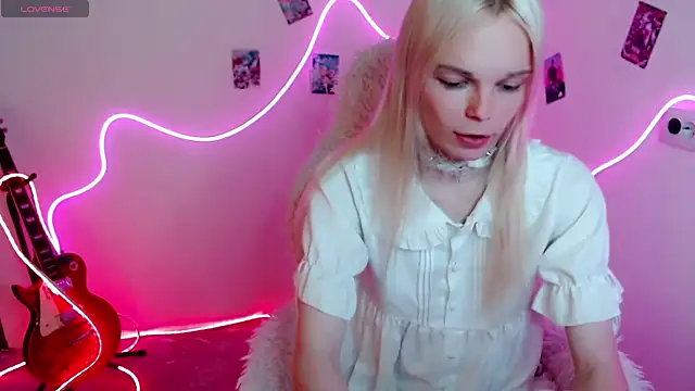 Emily Nyaffee online show from 09-08-25, 02:27