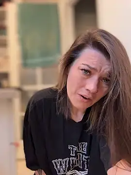 Snapshot of LadyLena1 chatting on 02-07-25, 06:24 LadyLena1 online show from 02-07-25, 06:24