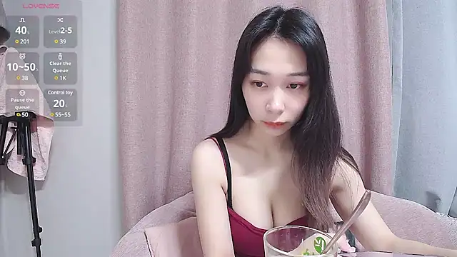 Snapshot of tw_Sutew chatting on 03-19-25, 10:44 tw Sutew online show from 03-19-25, 10:44