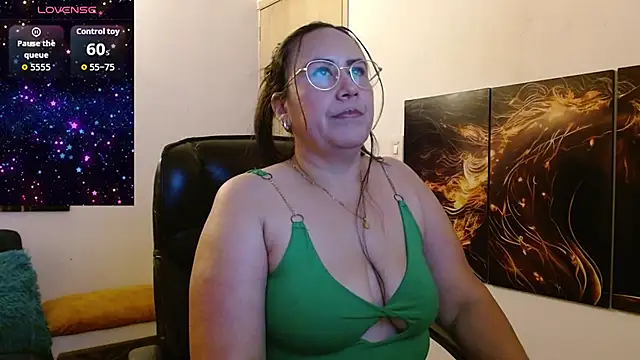 Snapshot of amalia_brunette chatting on 12-22-25, 11:24 amalia brunette online show from 12-22-25, 11:24