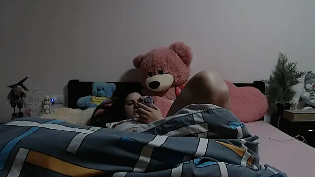 Snapshot of Annatrybebetter chatting on 03-20-25, 03:23 Annatrybebetter online show from 03-20-25, 03:23