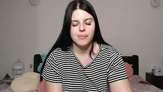 Snapshot of Annatrybebetter chatting on 09-18-25, 10:12 Annatrybebetter online show from 09-18-25, 10:12