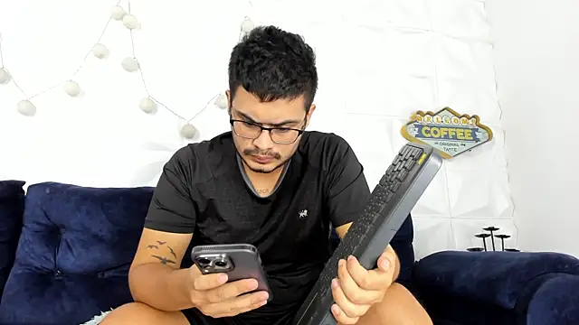 Snapshot of willy_colombia chatting on 01-23-25, 01:51 willy colombia online show from 01-23-25, 01:51