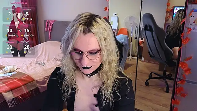 Lori Myaf online show from 10-22-25, 01:11