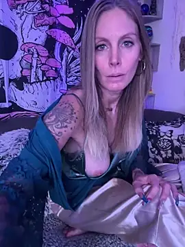 Snapshot of ItsDanniG chatting on 01-30-25, 08:53 ItsDanniG online show from 01-30-25, 08:53