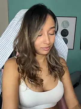 Snapshot of DianaHopson chatting on 01-26-25, 02:45 DianaHopson online show from 01-26-25, 02:45