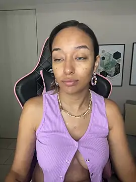 Snapshot of DianaHopson chatting on 01-30-25, 12:37 DianaHopson online show from 01-30-25, 12:37