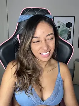 Snapshot of DianaHopson chatting on 01-31-25, 11:24 DianaHopson online show from 01-31-25, 11:24