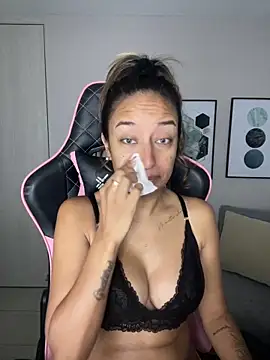 Snapshot of DianaHopson chatting on 02-02-25, 12:02 DianaHopson online show from 02-02-25, 12:02