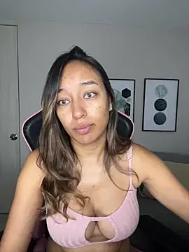 Snapshot of DianaHopson chatting on 02-04-25, 09:28 DianaHopson online show from 02-04-25, 09:28