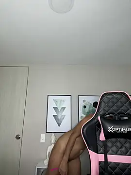 Snapshot of DianaHopson chatting on 02-06-25, 09:32 DianaHopson online show from 02-06-25, 09:32