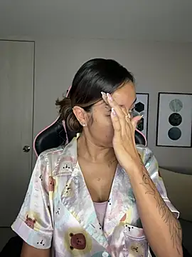 Snapshot of DianaHopson chatting on 02-07-25, 10:19 DianaHopson online show from 02-07-25, 10:19