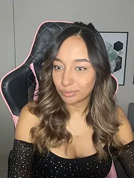 Snapshot of DianaHopson chatting on 02-09-25, 12:17 DianaHopson online show from 02-09-25, 12:17