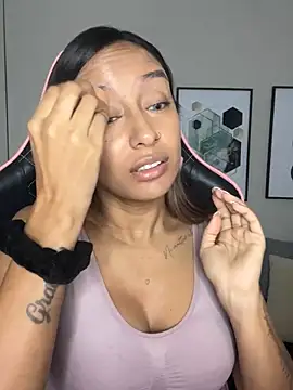 Snapshot of DianaHopson chatting on 02-11-25, 11:22 DianaHopson online show from 02-11-25, 11:22