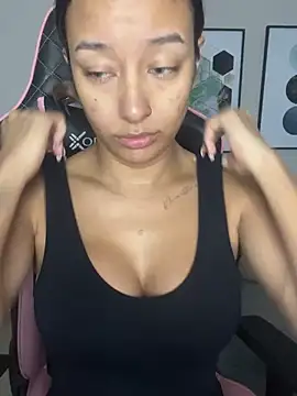 Snapshot of DianaHopson chatting on 02-13-25, 10:55 DianaHopson online show from 02-13-25, 10:55