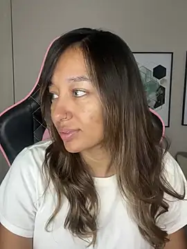 Snapshot of DianaHopson chatting on 02-14-25, 10:49 DianaHopson online show from 02-14-25, 10:49