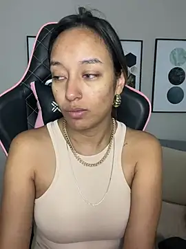 Snapshot of DianaHopson chatting on 02-23-25, 10:28 DianaHopson online show from 02-23-25, 10:28