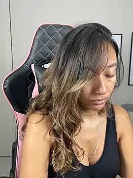 Snapshot of DianaHopson chatting on 02-27-25, 10:37 DianaHopson online show from 02-27-25, 10:37