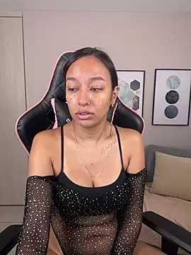 Snapshot of DianaHopson chatting on 02-28-25, 09:47 DianaHopson online show from 02-28-25, 09:47